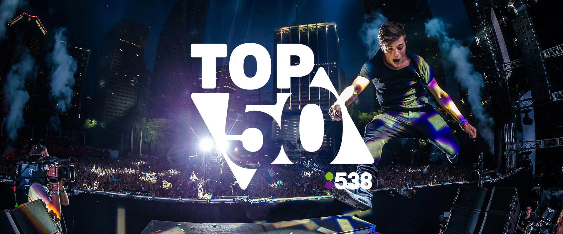 Garrix_top50_hero_3